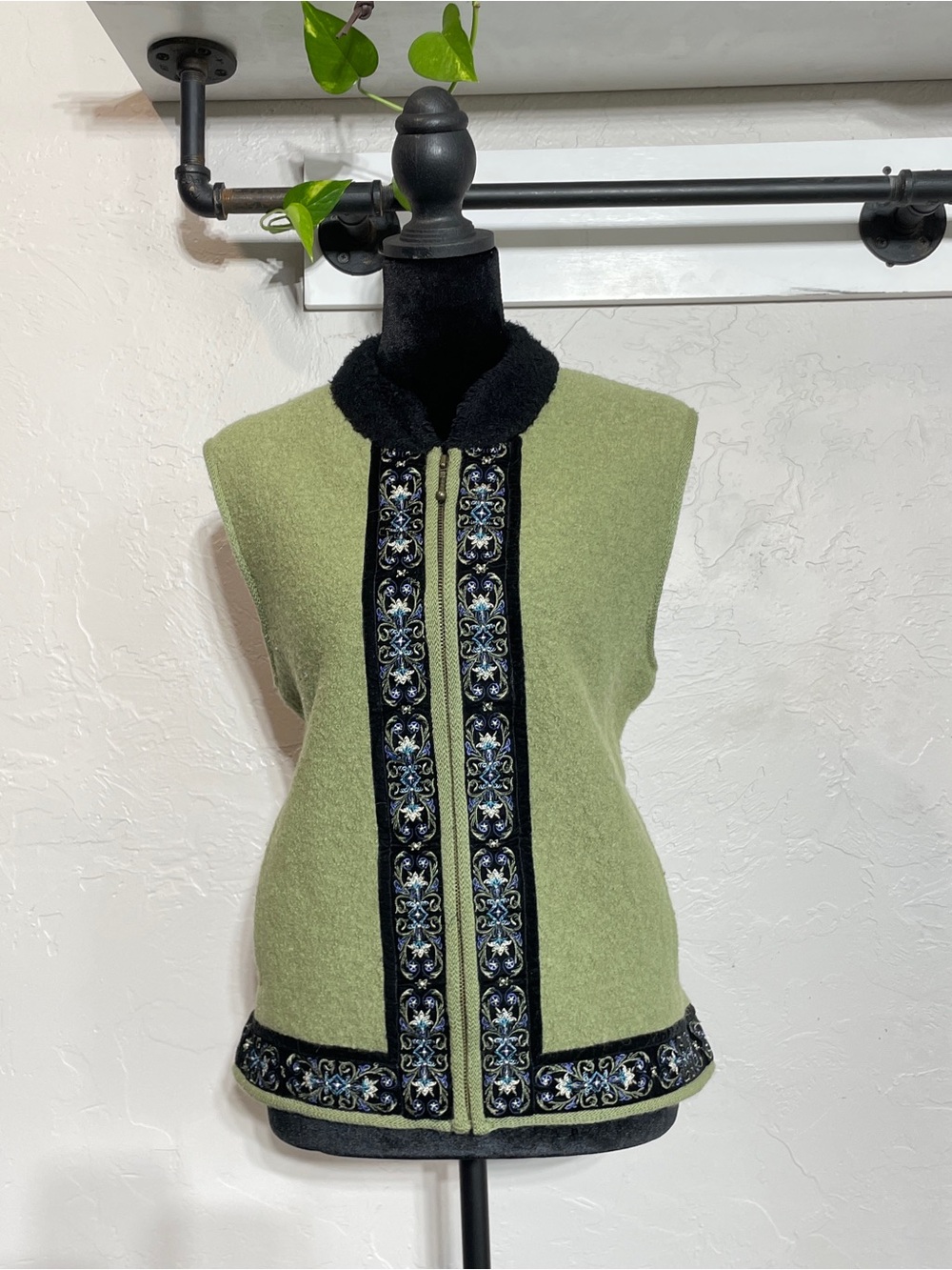 Vintage Green Vest, Wool Blend, Boho Icelandic Design, Women's Size L, Full Zip